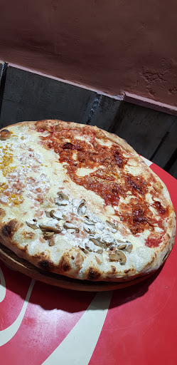 PIZZA in teglia in Teverola, Provincia di Caserta
