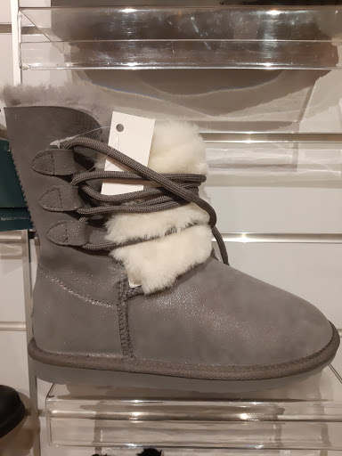 Stores to buy women's white boots Warsaw