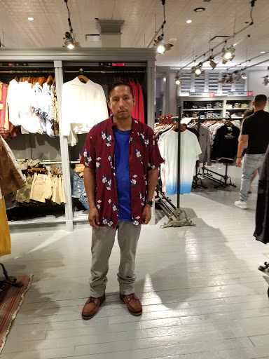 Clothing Store «Hollister Co.», reviews and photos, 282 Garden State Plaza Blvd, Paramus, NJ 07652, USA