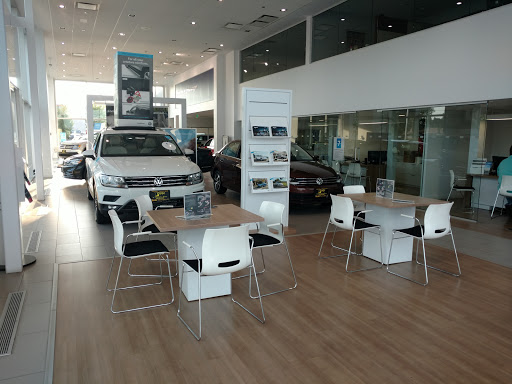 Volkswagen Dealer «Pugi Volkswagen», reviews and photos, 2020 Ogden Ave, Downers Grove, IL 60515, USA