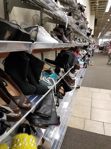 Clothing Store «Burlington Coat Factory», reviews and photos, 6104 Grand Ave, Gurnee, IL 60031, USA