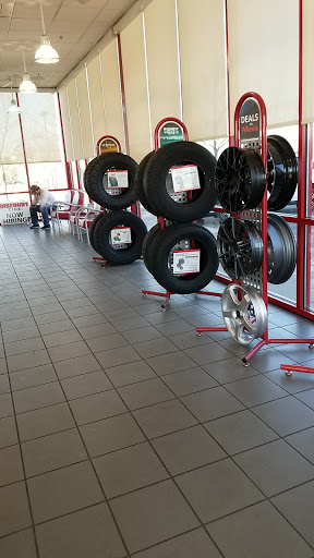 Tire Shop «Discount Tire Store - Rogers, MN», reviews and photos, 21721 S Diamond Lake Rd, Rogers, MN 55374, USA