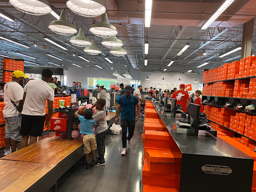 Clothing Store «Nike Factory Store», reviews and photos, 505 Premium Outlets Dr, Monroe, OH 45050, USA