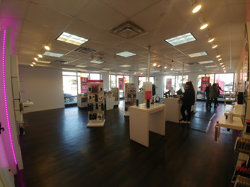 Cell Phone Store «T-Mobile», reviews and photos, 329 Broadway, Bethpage, NY 11714, USA
