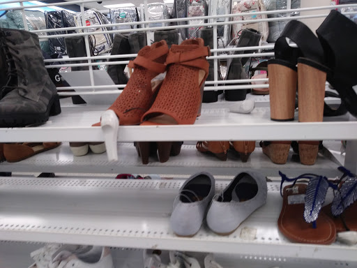 Clothing Store «Ross Dress for Less», reviews and photos, 7111 North Point Pkwy, Alpharetta, GA 30022, USA