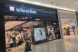 la Vie en Rose Square One Shopping Centre image