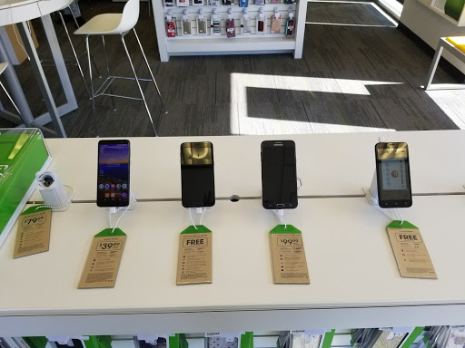 Cell Phone Store «Cricket Wireless», reviews and photos, 4431 Dixie Hwy #102, Louisville, KY 40216, USA