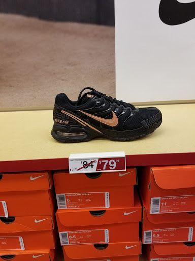 Shoe Store «Famous Footwear», reviews and photos, 47210 Michigan Ave, Canton, MI 48188, USA