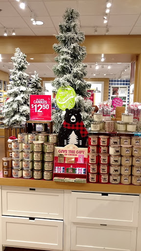 Shopping Mall «Monroeville Mall», reviews and photos, 200 Mall Cir Dr, Monroeville, PA 15146, USA