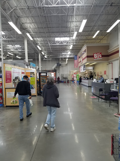 Shopping Mall «Plantation Point Shopping Center», reviews and photos, 6461 Plantation Center Dr, Raleigh, NC 27616, USA