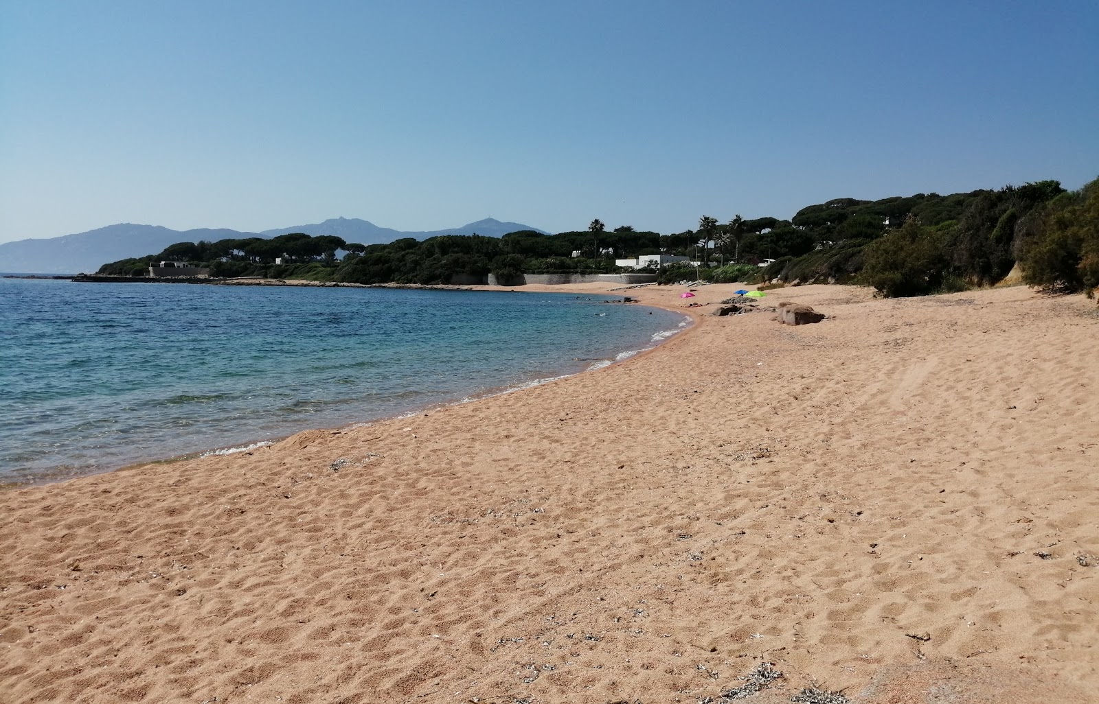 Foto de Plage de la Crique Porticcio área de comodidades