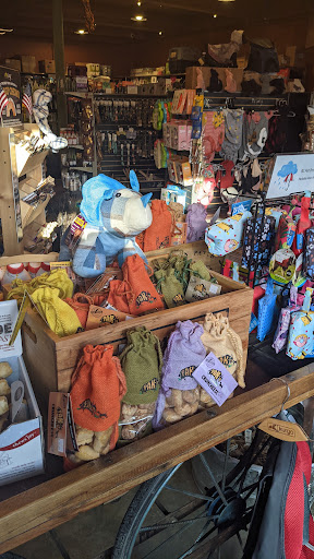 Pet Supply Store «Petapoluza Pet Supply & Grooming», reviews and photos, 114 N 36th St, Seattle, WA 98103, USA