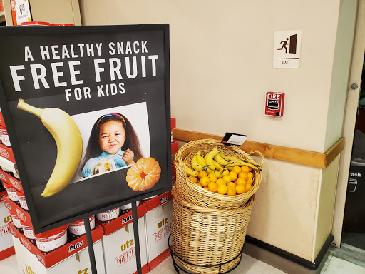 Grocery Store «Giant Food Stores», reviews and photos, 4855 West Chester Pike, Newtown Square, PA 19073, USA