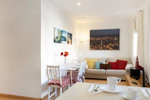 Cute Apartment in Sants Station with HBO & Alexa & A/C. Special for Families image