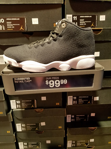 Clothing Store «Nike Factory Store», reviews and photos, 603 Stanley K Tanger Dr, Lancaster, PA 17602, USA