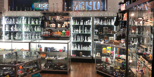 Tobacco Shop «Harbor Glass & Fine Tobacco», reviews and photos, 409 W Ehringhaus St, Elizabeth City, NC 27909, USA