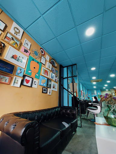 Peluquería CRISANTO Manuel Barrena en Mérida, Badajoz