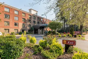 LAKE NORMAN INN AND SUITES image