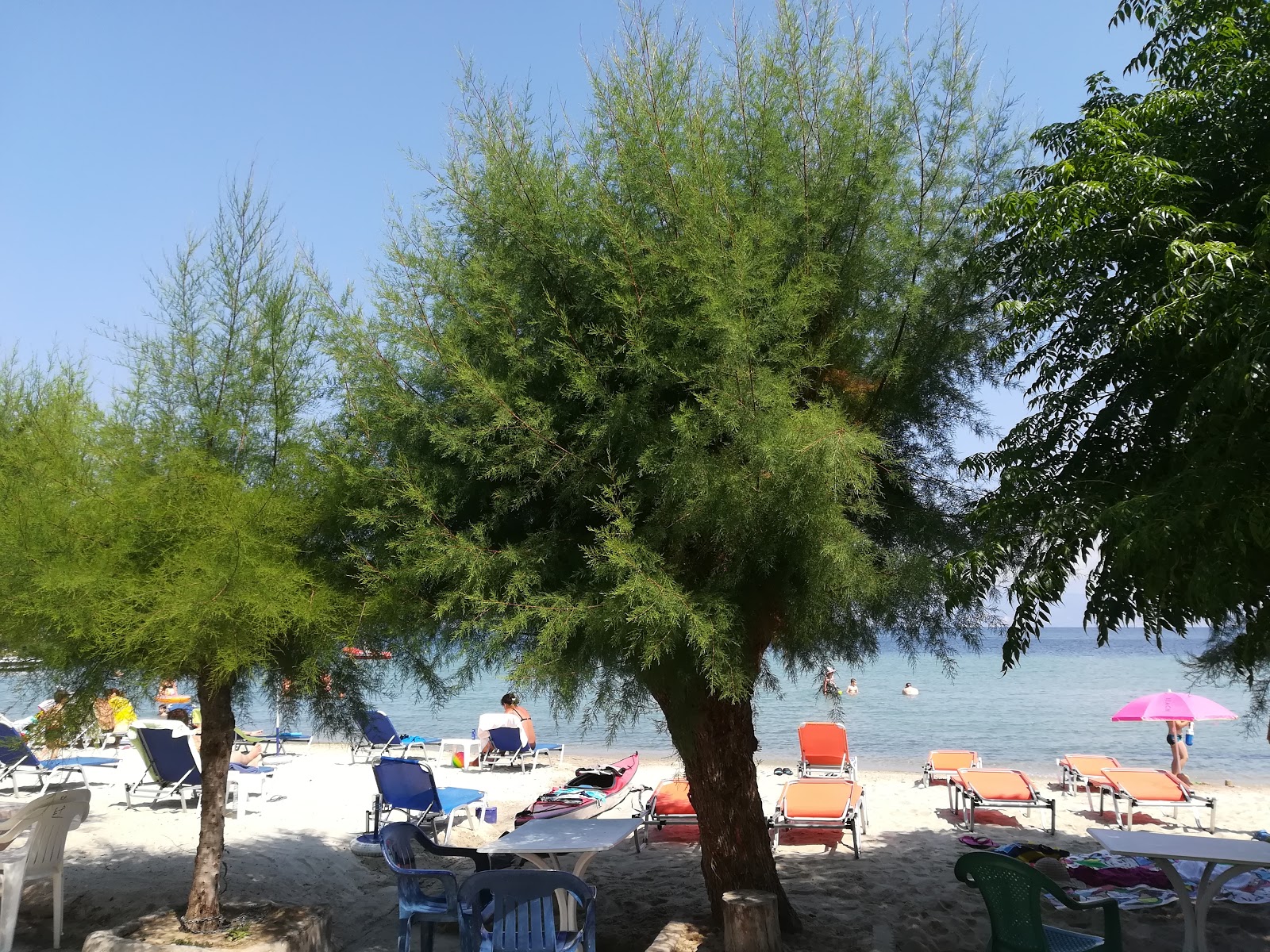 Foto von Skala Prinos beach - beliebter Ort unter Entspannungskennern
