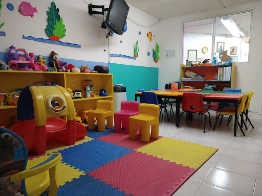 PETITE DAYCARE & PRESCHOOL Guardería-Jardín de Niños Petite