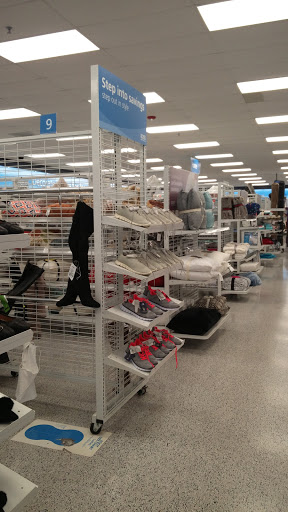 Clothing Store «Ross Dress for Less», reviews and photos, 177 Levittown Pkwy, Levittown, PA 19055, USA