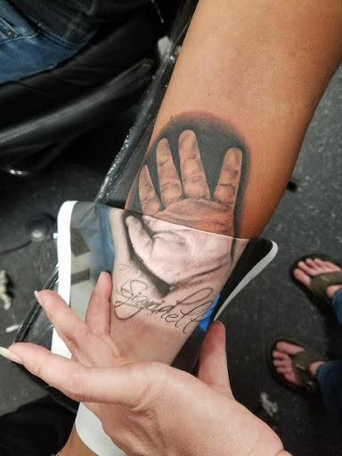 Tattoo Shop «Absolute Tattoo», reviews and photos, 1212 S Kansas Ave, Topeka, KS 66612, USA