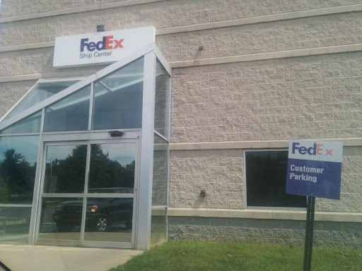 Shipping and Mailing Service «FedEx Ship Center», reviews and photos, 126 N Commerce Way, Bethlehem, PA 18017, USA