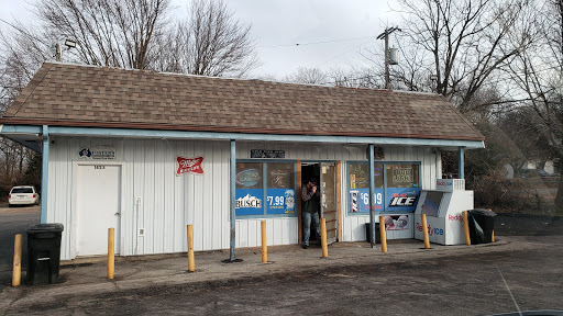 Liquor Store «Springfield Discount Liquor», reviews and photos, 1423 E Kearney St, Springfield, MO 65803, USA