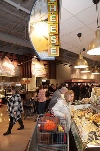 Grocery Store «Strack & VanTil Food Market», reviews and photos, 2168 W US Hwy 30, Valparaiso, IN 46385, USA