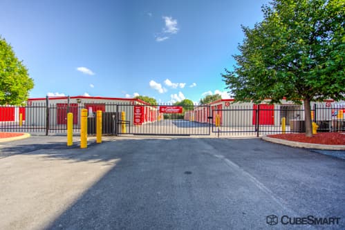 Self-Storage Facility «CubeSmart Self Storage», reviews and photos, 565 W Boughton Rd, Bolingbrook, IL 60440, USA