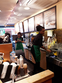 Atmosphère du Restaurant servant le petit-déjeuner Starbucks à Paris - n°11