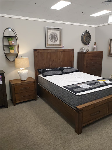 Furniture Store «Raymour & Flanigan Furniture and Mattress Store», reviews and photos, 100 Highland Ave, Seekonk, MA 02771, USA