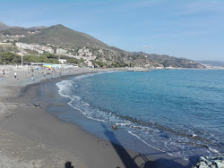 Photo de Spiaggia di Arenzano avec un rivage spacieux