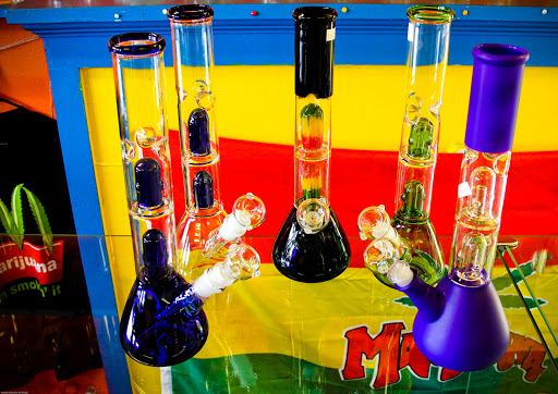 Tobacco Shop «The Bong Smoke Shop», reviews and photos, 225 Lancaster Dr SE, Salem, OR 97317, USA