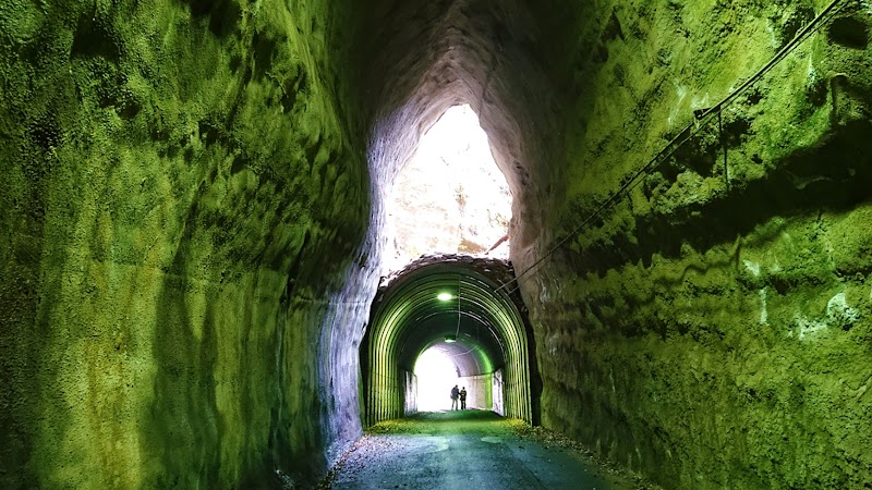 素掘り二層式トンネル (向山・共栄トンネル)
