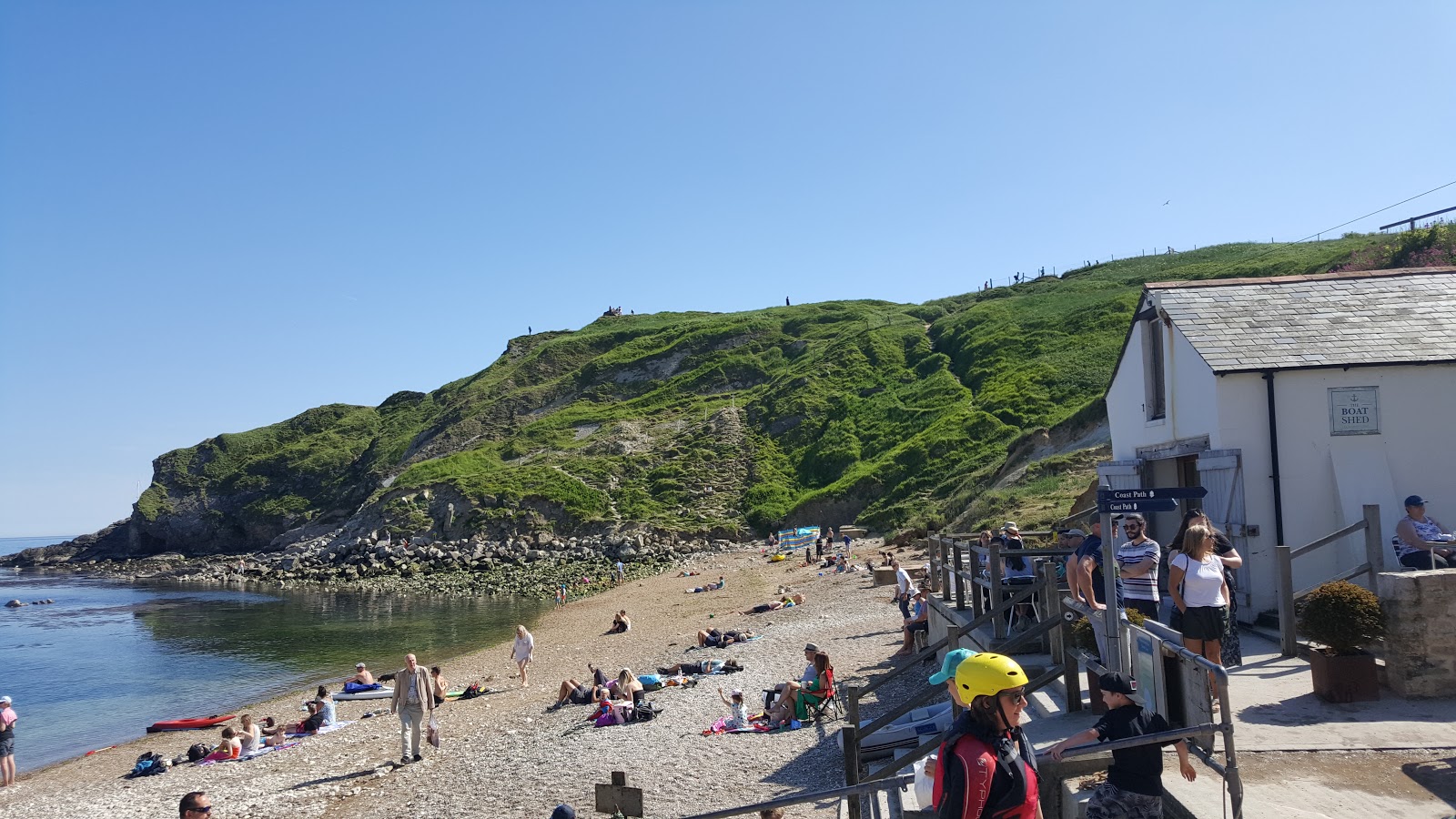 Photo de Lulworth Cove avec baie spacieuse