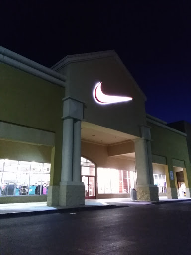 Clothing Store «Nike Factory Store», reviews and photos, 1553 Retherford St c080, Tulare, CA 93274, USA