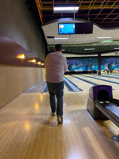 Bowling Alley «Strike Ten Lanes & Lounge», reviews and photos, 800 E Nerge Rd, Roselle, IL 60172, USA