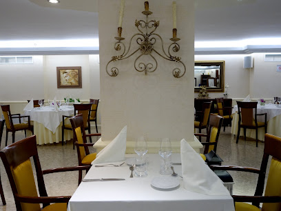 Pastelería Restaurante Canela - Av. de Lérida, 13, 22400 Monzón, Huesca, Spain