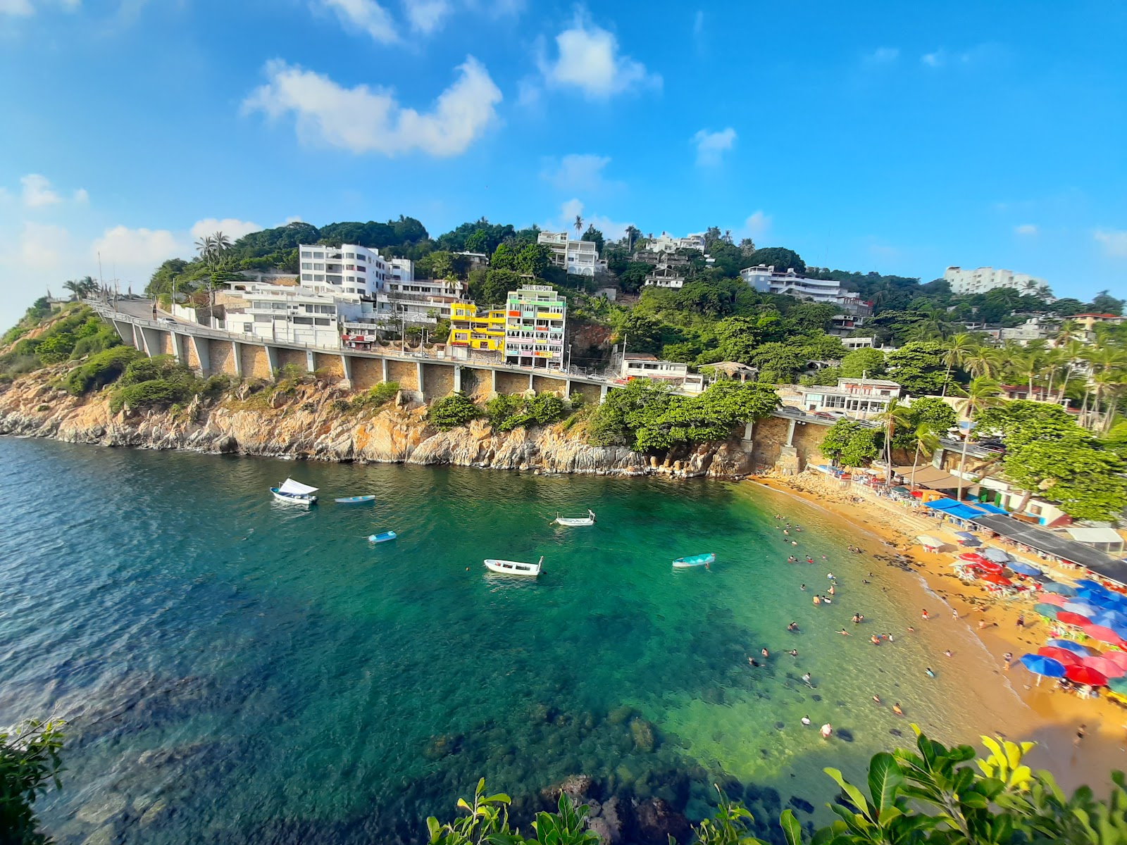 Photo de Playa Langosta avec l'eau cristalline de surface