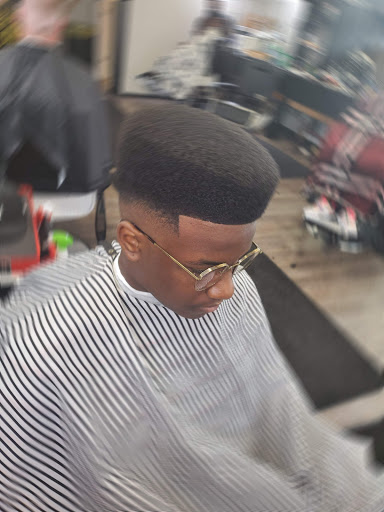 Barber Shop «The Edge Barber Shop», reviews and photos, 8150 NW Prairie View Rd, Kansas City, MO 64152, USA