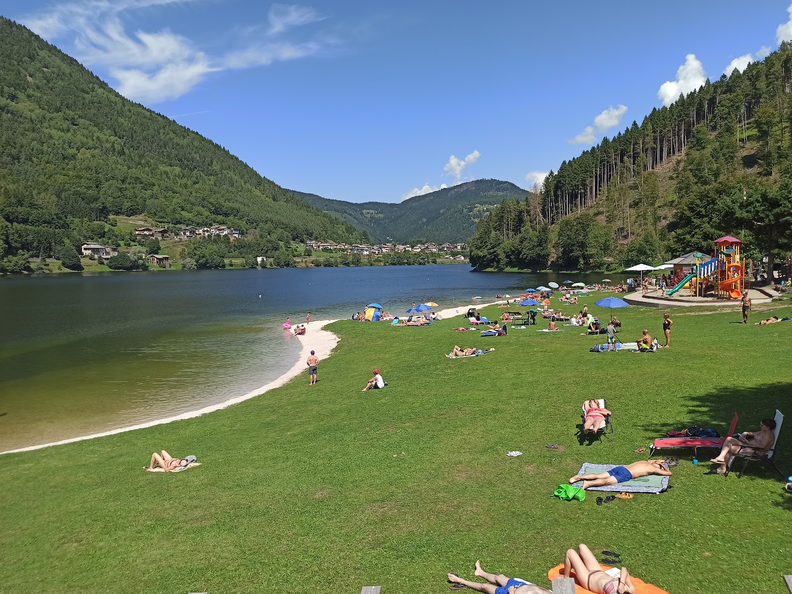Foto von Balneare Beach mit gras Oberfläche