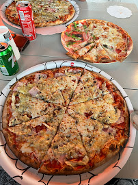 Plats et boissons du Pizzeria Ledenon Pizza - n°13