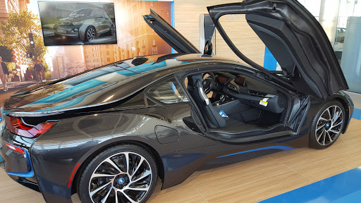 BMW Dealer «BMW of Milwaukee North», reviews and photos, 5990 N Green Bay Ave, Glendale, WI 53209, USA