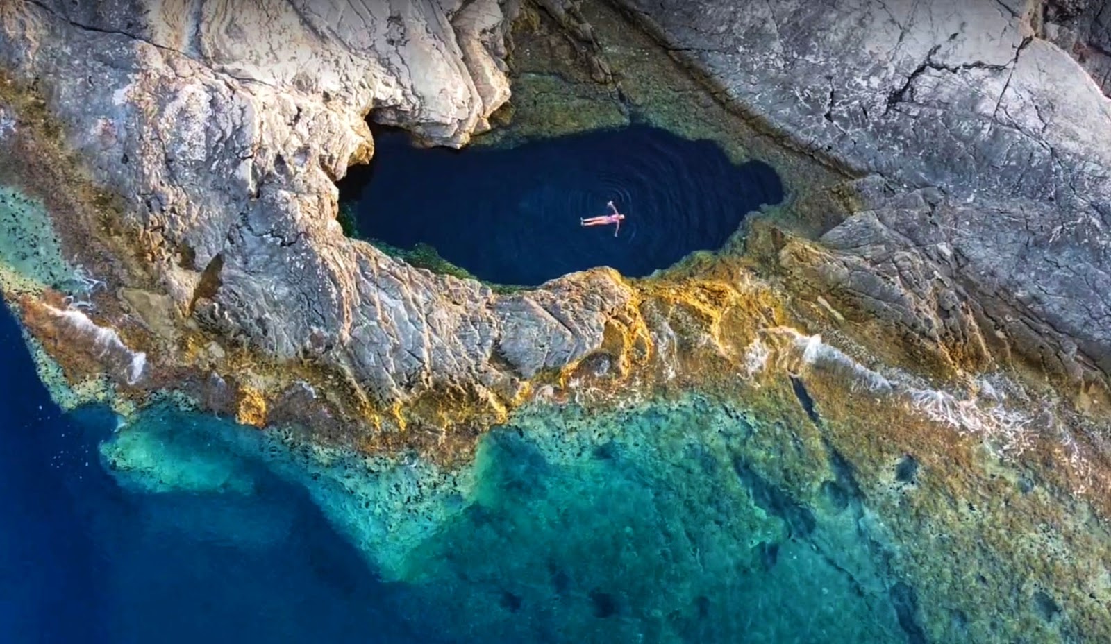 Dragon's Eye Sea Cave'in fotoğrafı çok temiz temizlik seviyesi ile