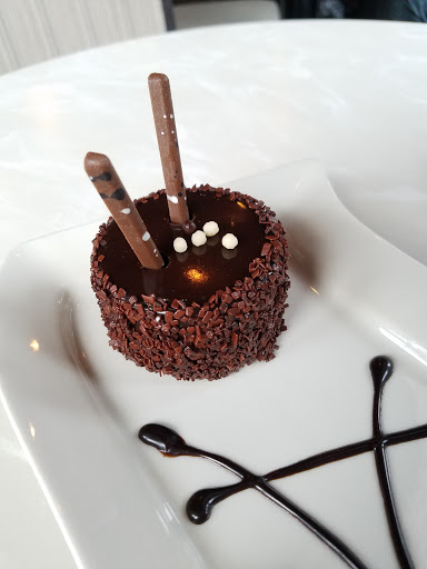 Chocolate Shop «Le Chocoholique», reviews and photos, 601 N High St, Columbus, OH 43215, USA