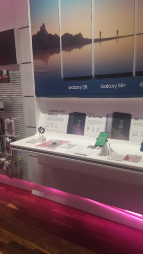Cell Phone Store «T-Mobile», reviews and photos, 184 Penn Mart Ct #19, New Castle, DE 19720, USA