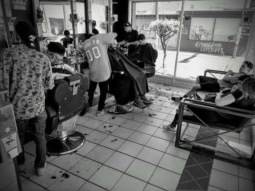 Black Knife Street Barber