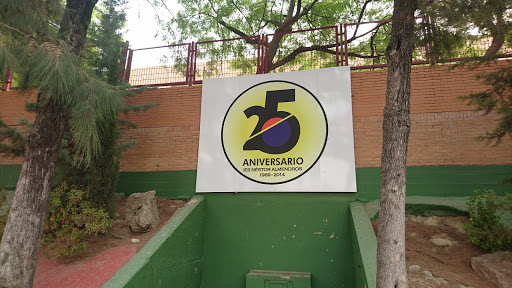 IES Néstor Almendros, Escuela secundaria en Tomares,Sevilla