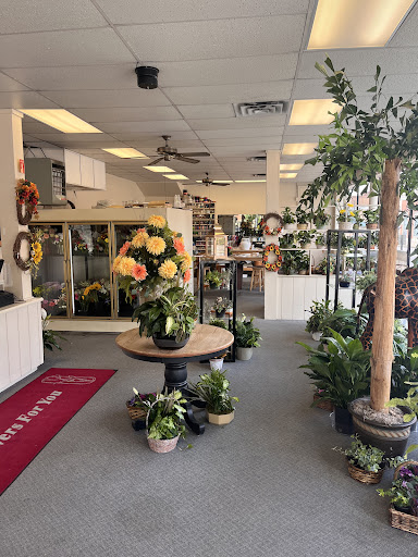Florist «Flowers For You», reviews and photos, 22 E Gambier St, Mt Vernon, OH 43050, USA